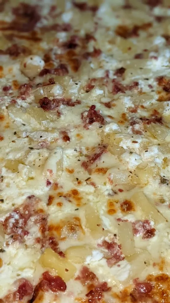 Bianca Deluxe Pizza